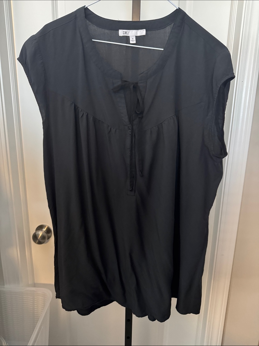 DR2 Black Sleeveless Tie-Detail Tunic Top